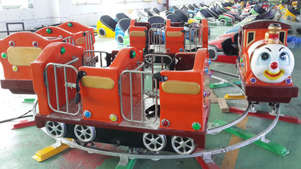 江西兒童室內(nèi)游樂設備與托馬斯火車廠家直銷 品質(zhì)與樂趣的結合